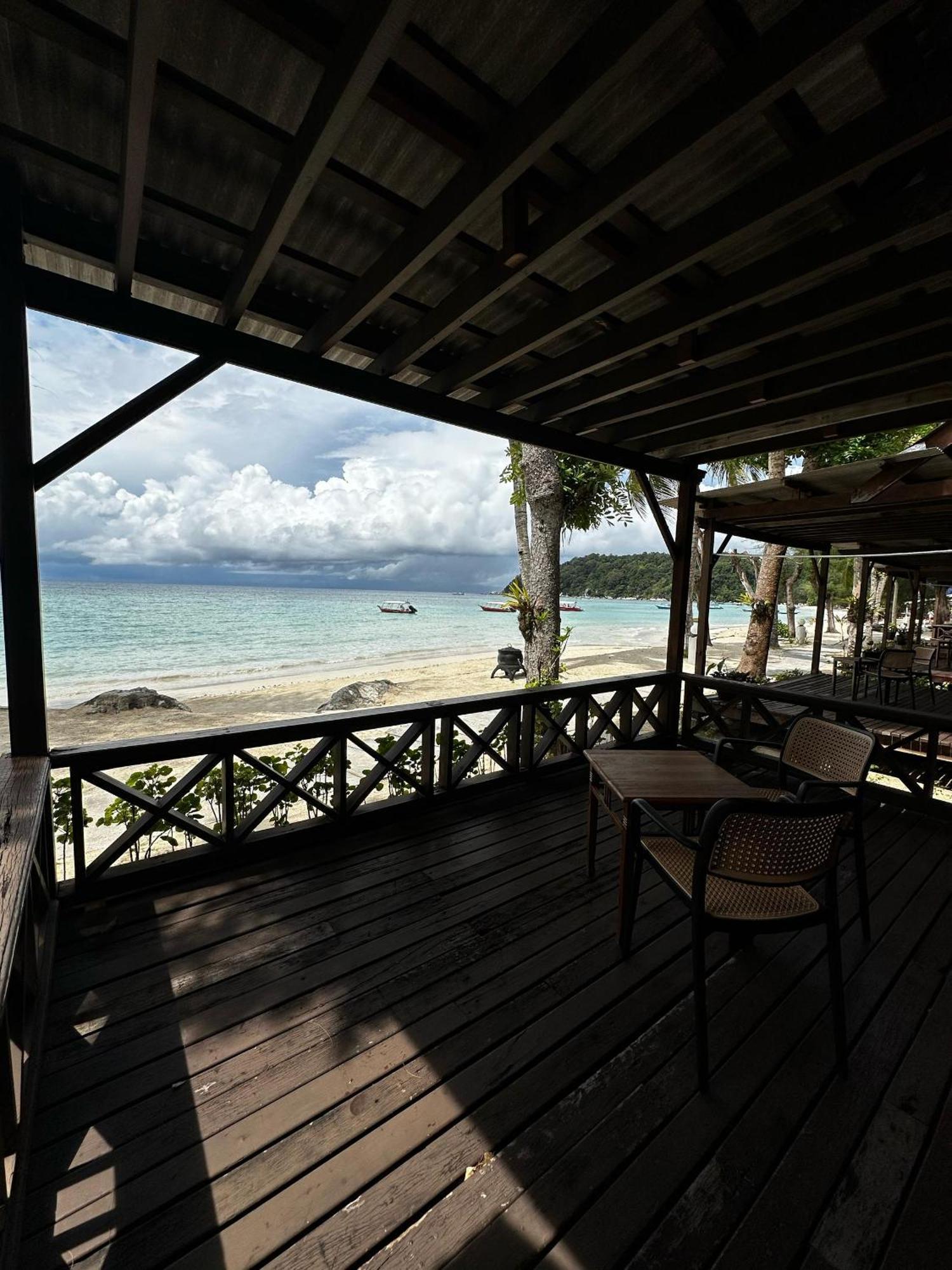 Beach Resort - Arwana Perhentian Besar Кампунг-Куала-Бесут Экстерьер фото