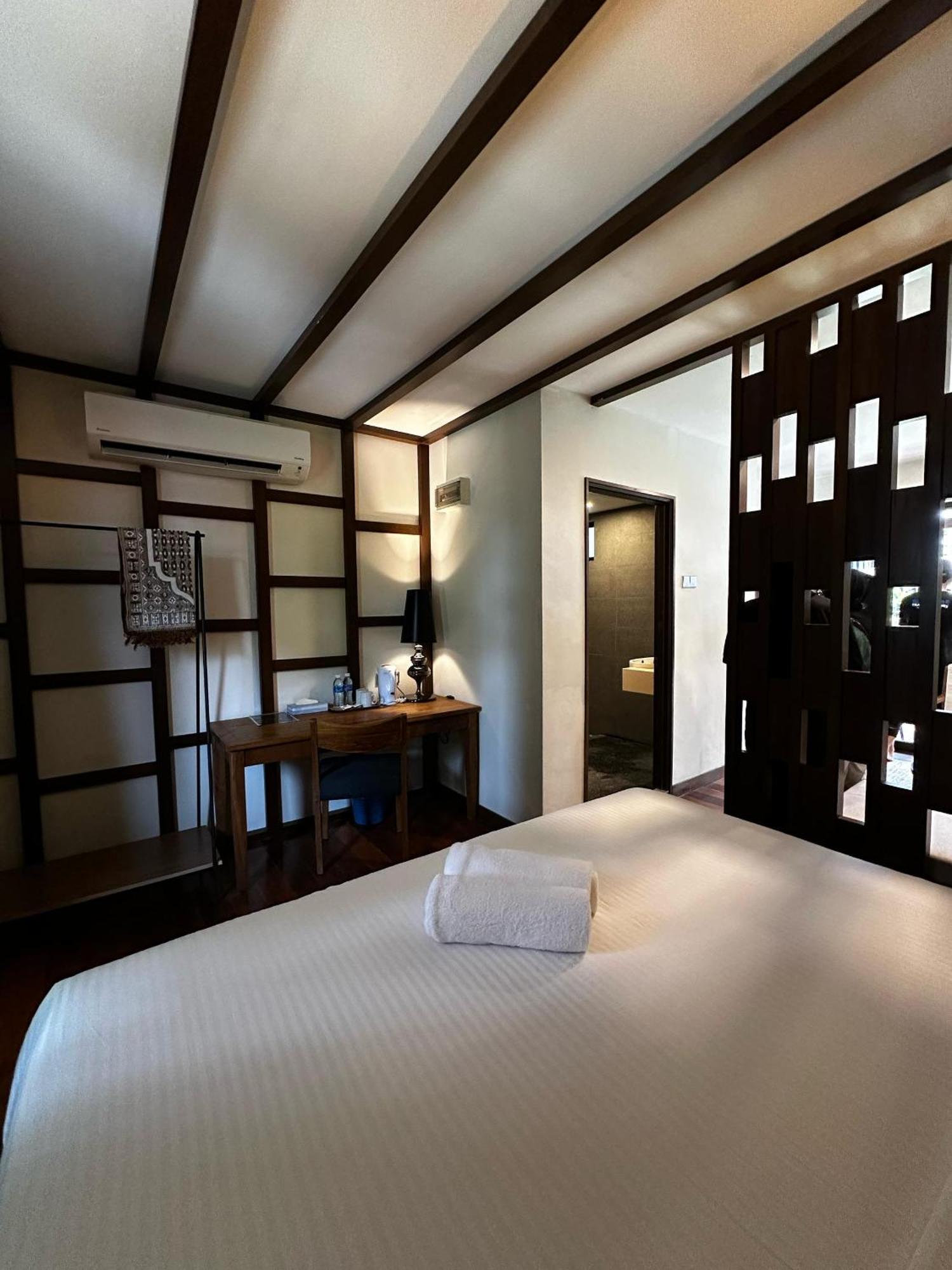Beach Resort - Arwana Perhentian Besar Кампунг-Куала-Бесут Экстерьер фото
