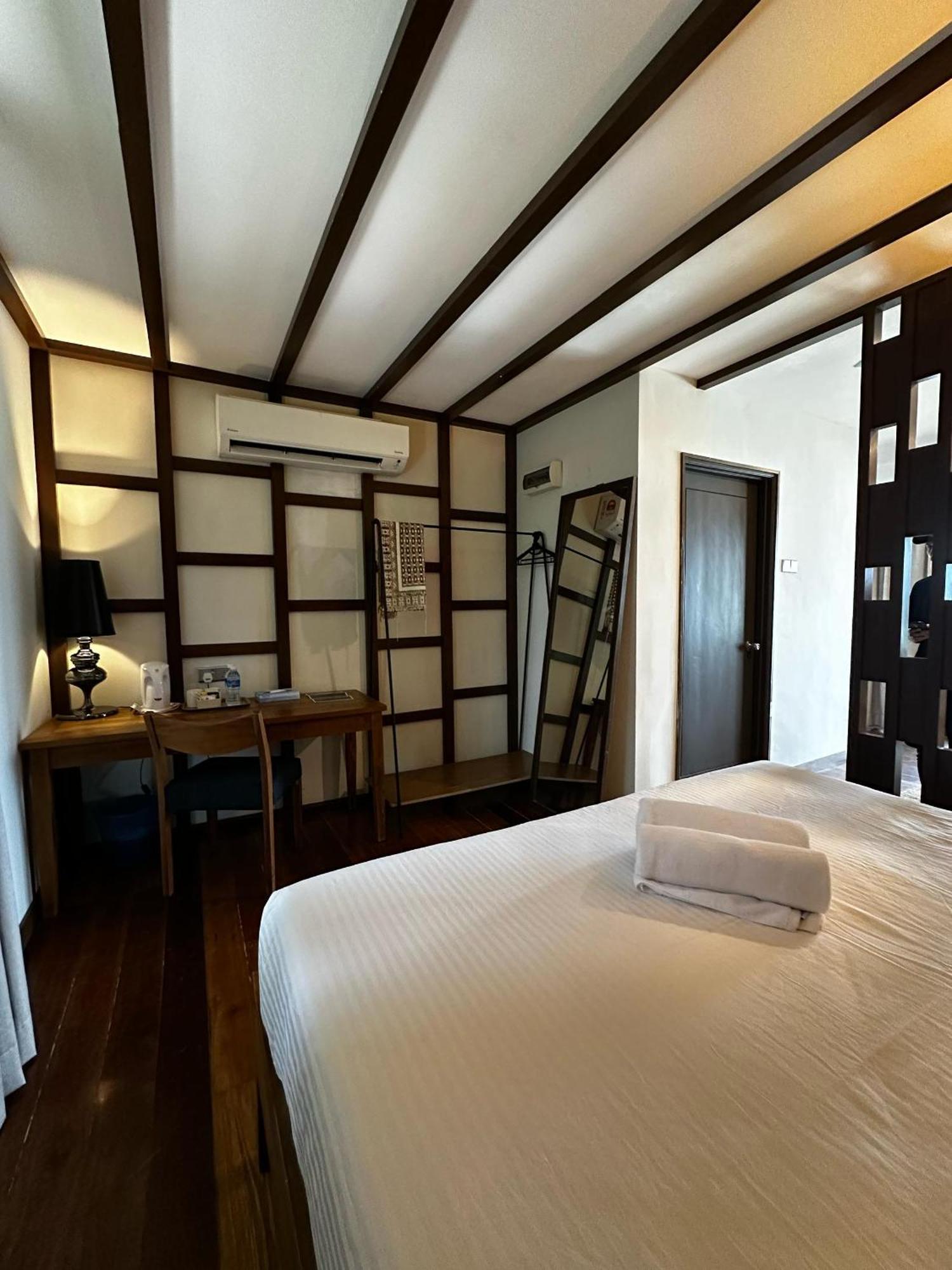 Beach Resort - Arwana Perhentian Besar Кампунг-Куала-Бесут Экстерьер фото