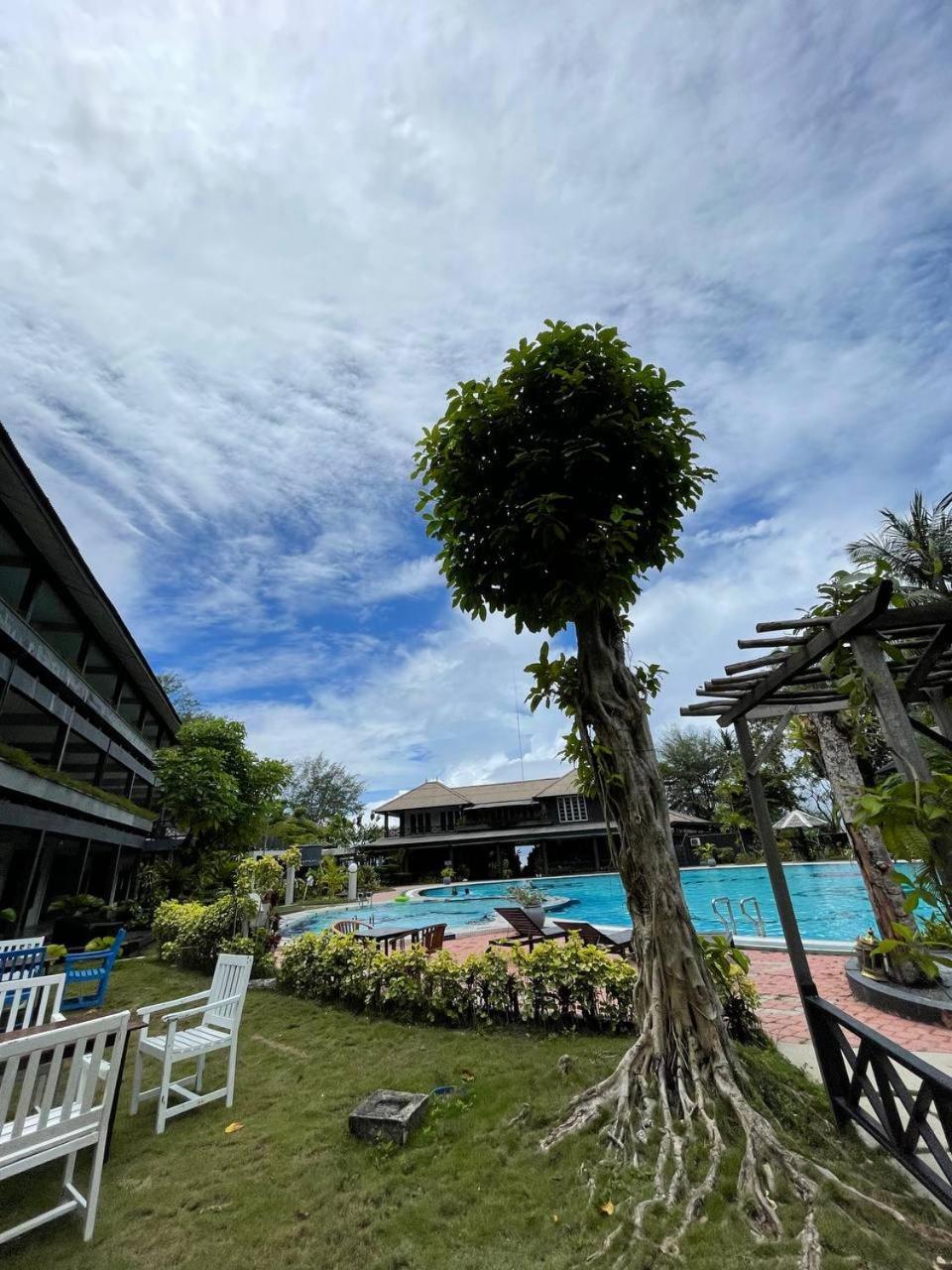 Beach Resort - Arwana Perhentian Besar Кампунг-Куала-Бесут Экстерьер фото