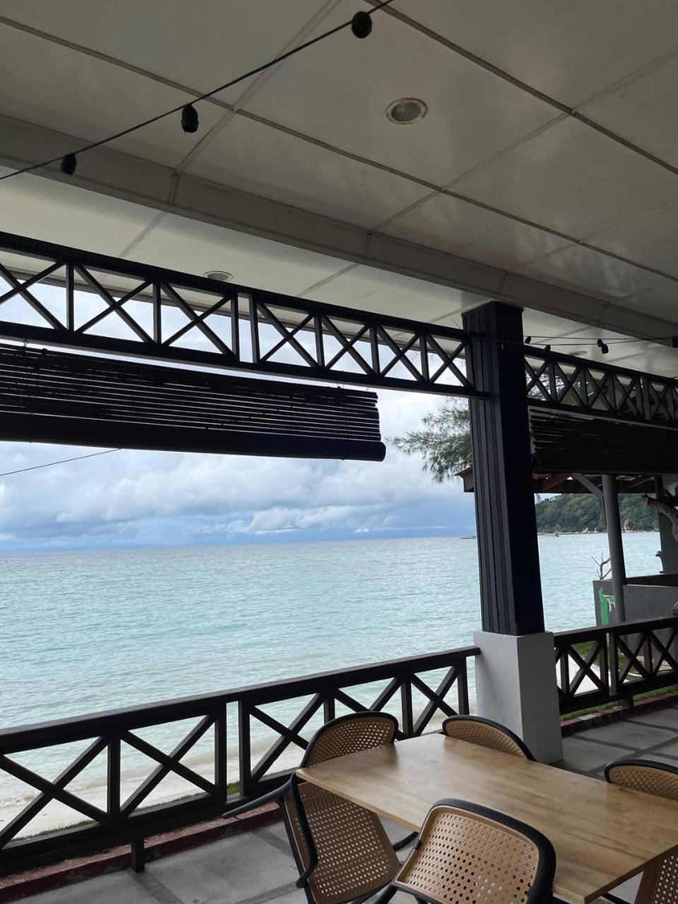 Beach Resort - Arwana Perhentian Besar Кампунг-Куала-Бесут Экстерьер фото