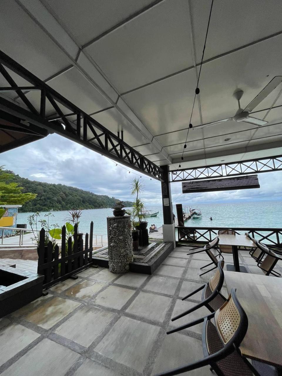 Beach Resort - Arwana Perhentian Besar Кампунг-Куала-Бесут Экстерьер фото