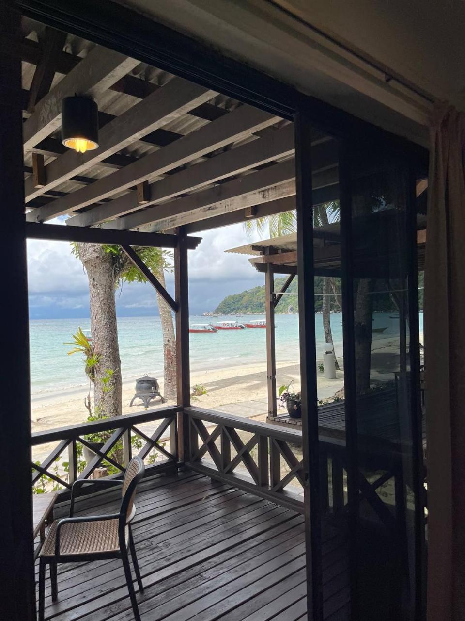 Beach Resort - Arwana Perhentian Besar Кампунг-Куала-Бесут Экстерьер фото
