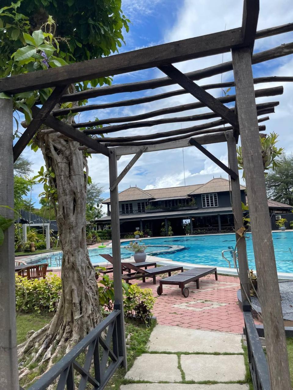 Beach Resort - Arwana Perhentian Besar Кампунг-Куала-Бесут Экстерьер фото