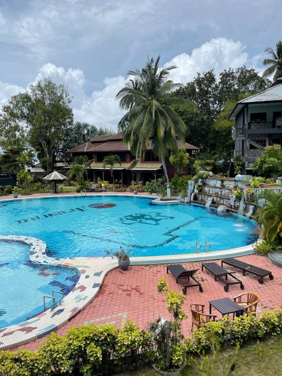 Beach Resort - Arwana Perhentian Besar Кампунг-Куала-Бесут Экстерьер фото