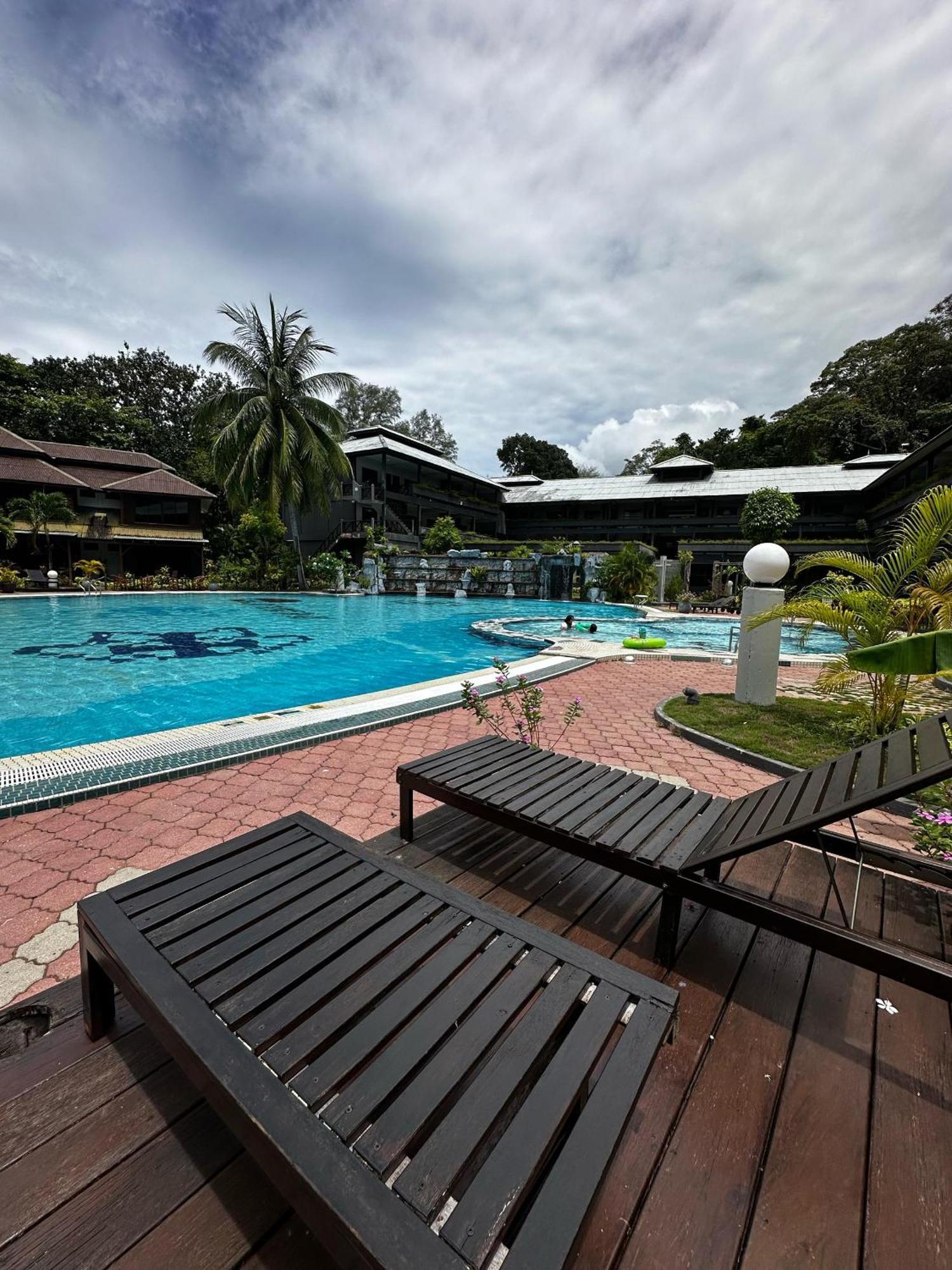 Beach Resort - Arwana Perhentian Besar Кампунг-Куала-Бесут Экстерьер фото